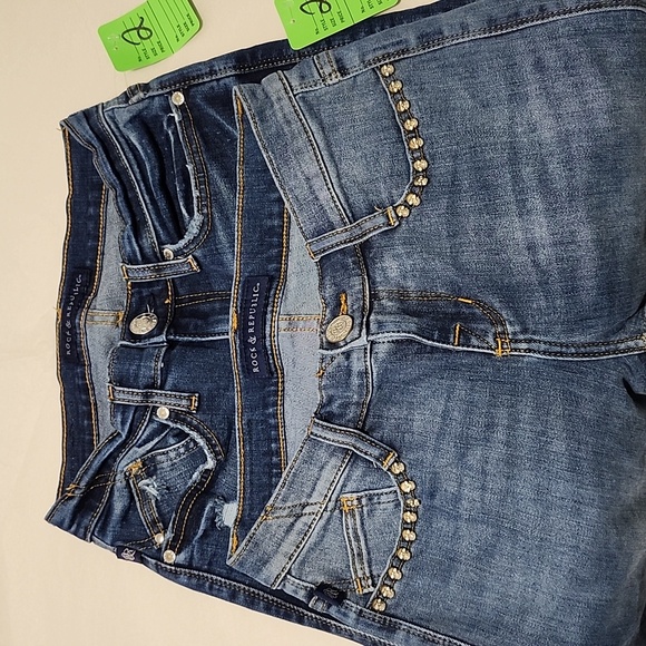 2 Pair Women's Size 2 Rock & Republic Berlin Skinny Jeans Skull Rivets - Picture 1 of 15